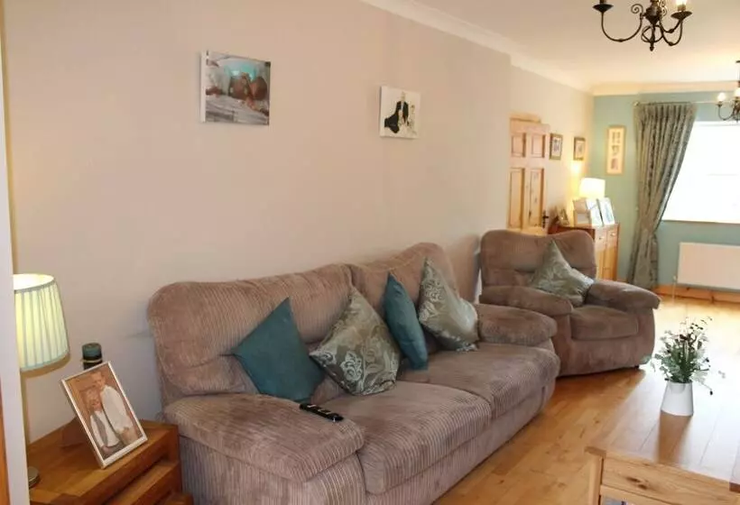 Aamiaismajoitus (B&B) Cois Ba House