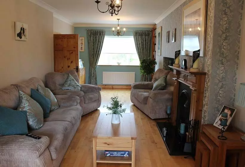 Aamiaismajoitus (B&B) Cois Ba House