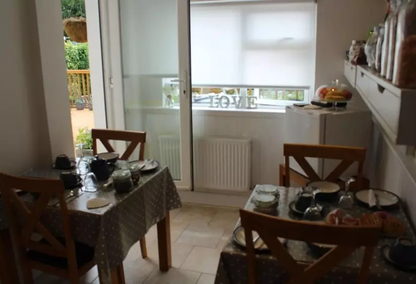 Aamiaismajoitus (B&B) Cois Ba House