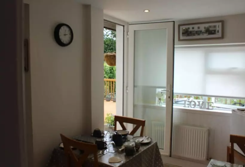 Aamiaismajoitus (B&B) Cois Ba House