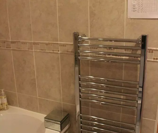 Aamiaismajoitus (B&B) Cois Ba House