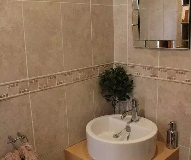 Aamiaismajoitus (B&B) Cois Ba House