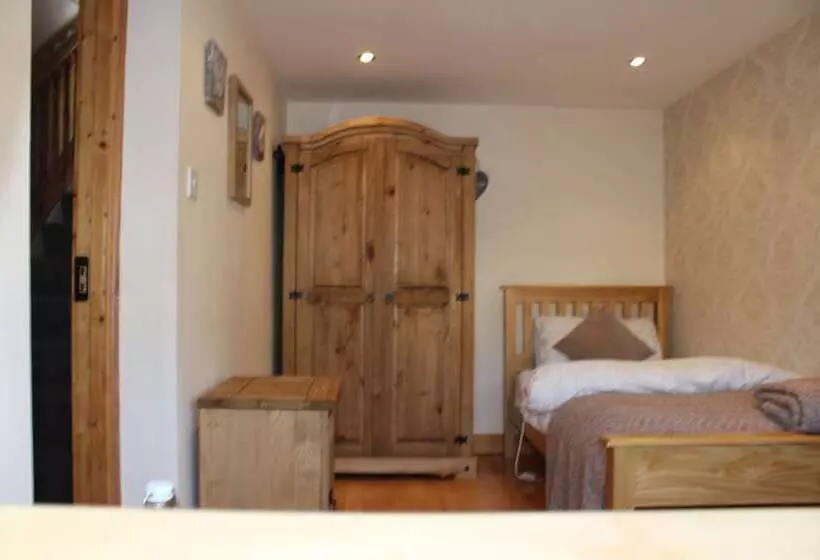 Aamiaismajoitus (B&B) Cois Ba House