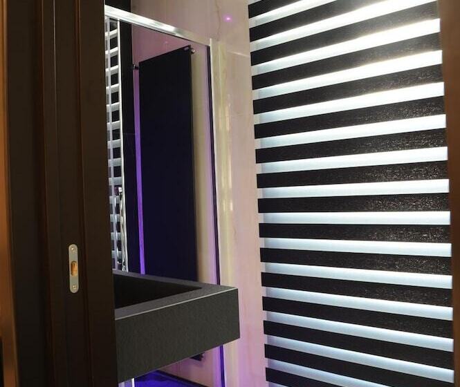 تختخواب و صبحانه Muro Torto Suite Struttura Sanificata Giornalmente Con Ozono E Prodotti Specifici Conformi Al Deca