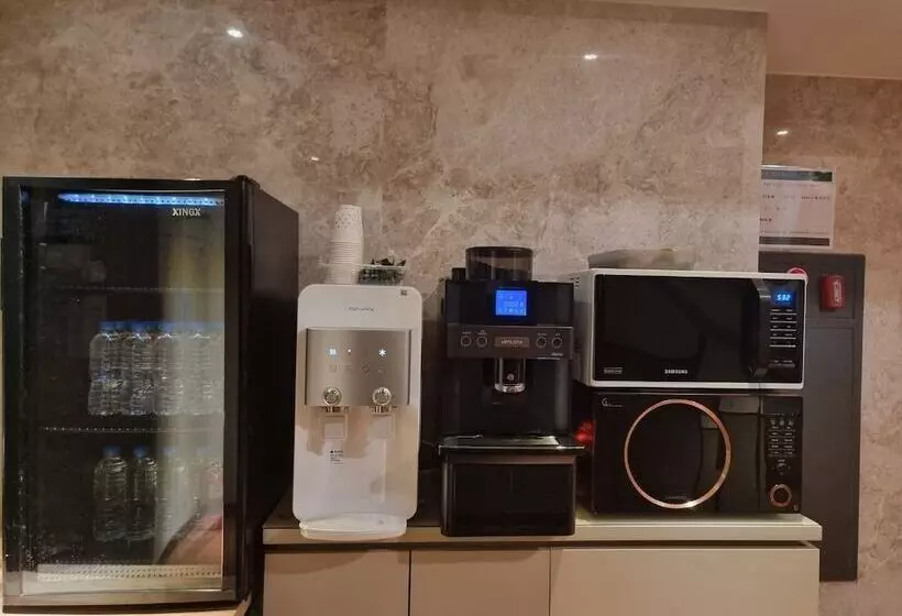 Hound Hotel Seomyeon Beomcheon