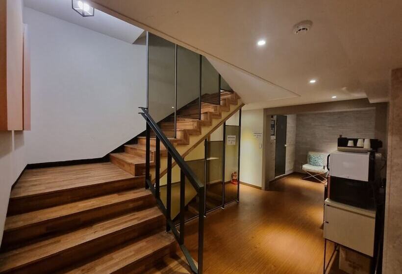 Hound Hotel Seomyeon Beomcheon