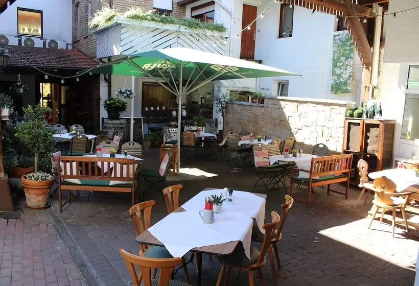 Hotelli Gasthof Und Pension Zum Löwen