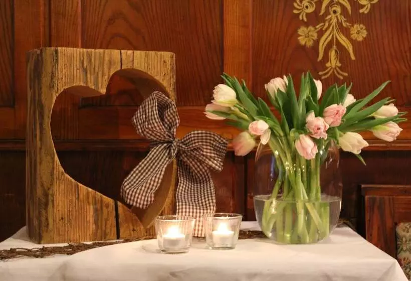 Hotelli Gasthof Und Pension Zum Löwen