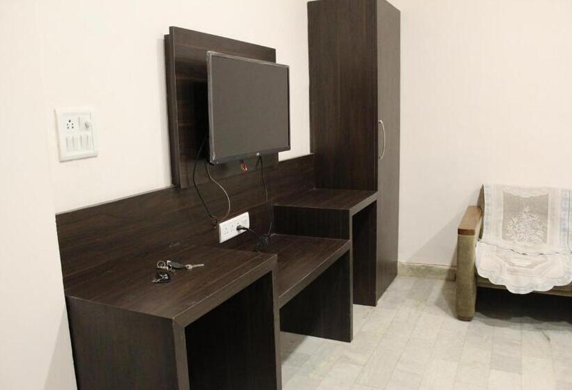 Hotel Maharana Palace