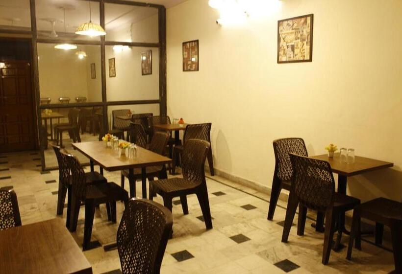 Hotel Maharana Palace