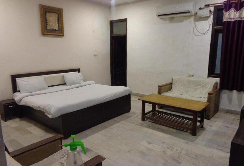 Hotel Maharana Palace