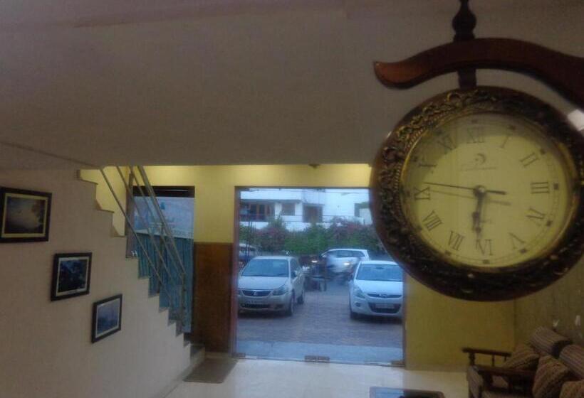 Hotel Maharana Palace