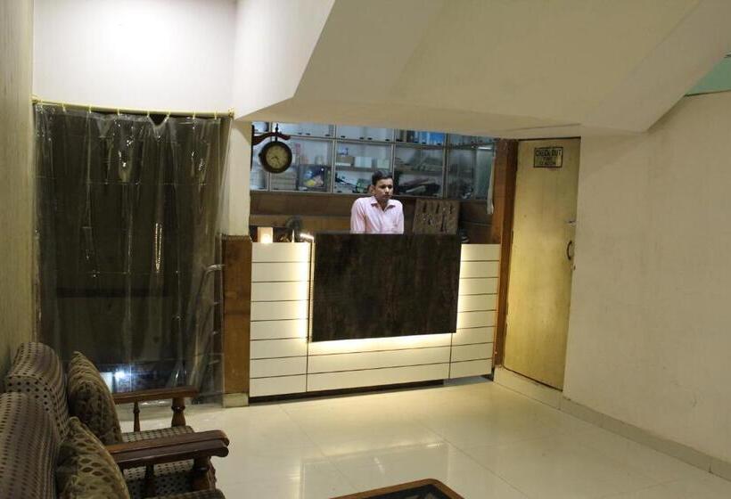 Hotel Maharana Palace