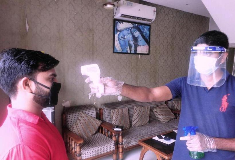 Hotel Maharana Palace