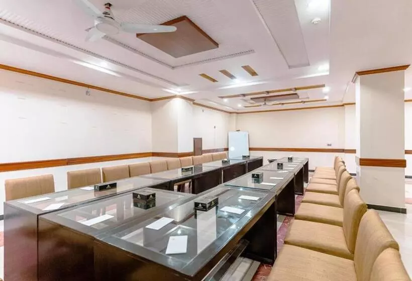 هتل Shelton S Rezidor Peshawer