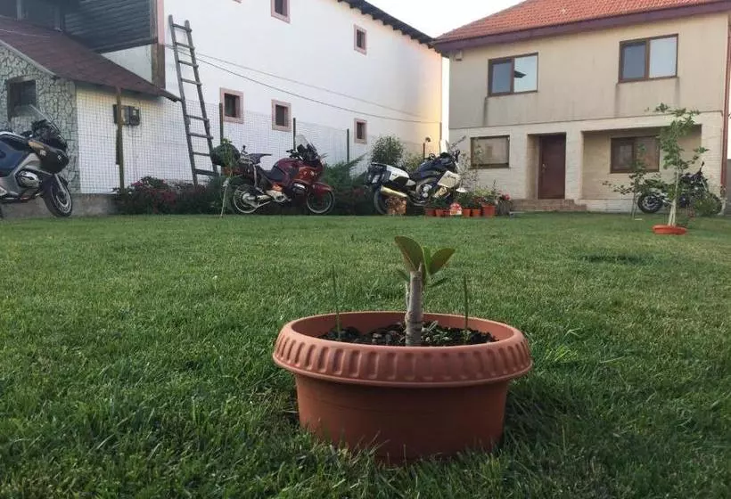 پانسیون Casa Noastra