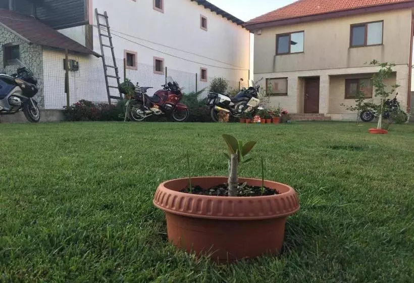 پانسیون Casa Noastra