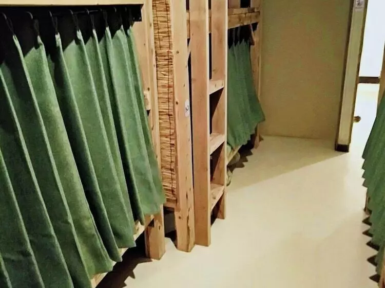 Guesthouse Nandeyanen   Hostel