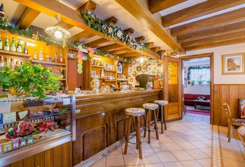 هتل Albergo Genzianella