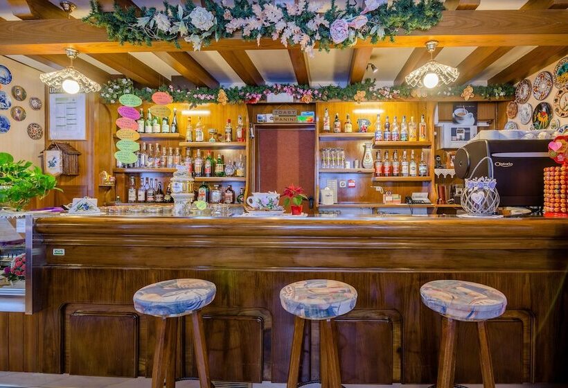 هتل Albergo Genzianella