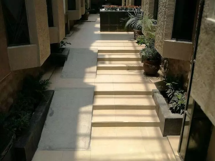 Hotel Delf Inn