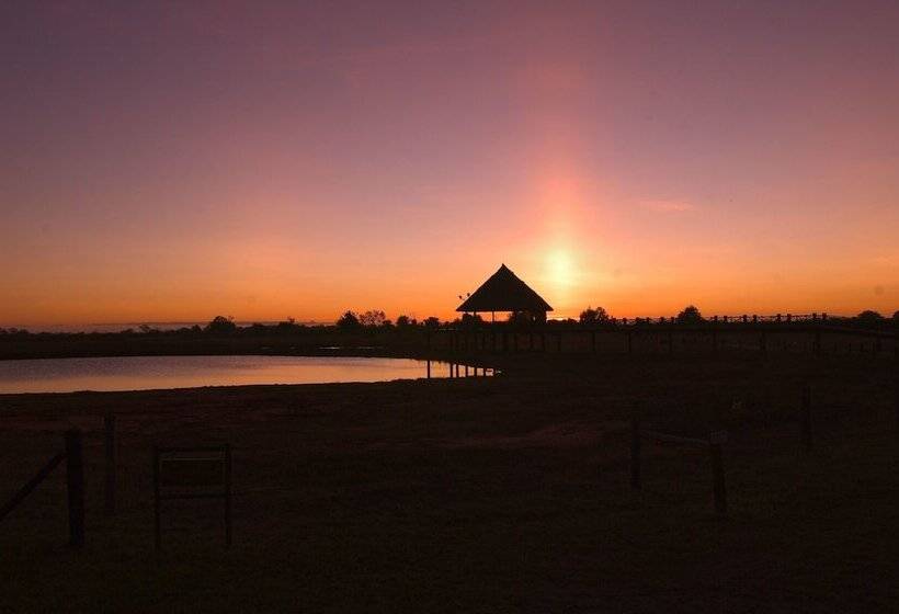 هتل Voi Wildlife Lodge