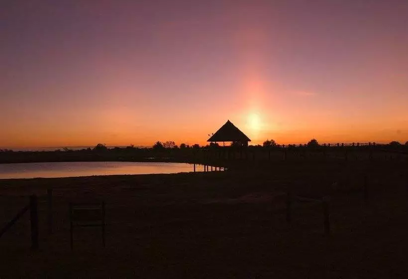 هتل Voi Wildlife Lodge