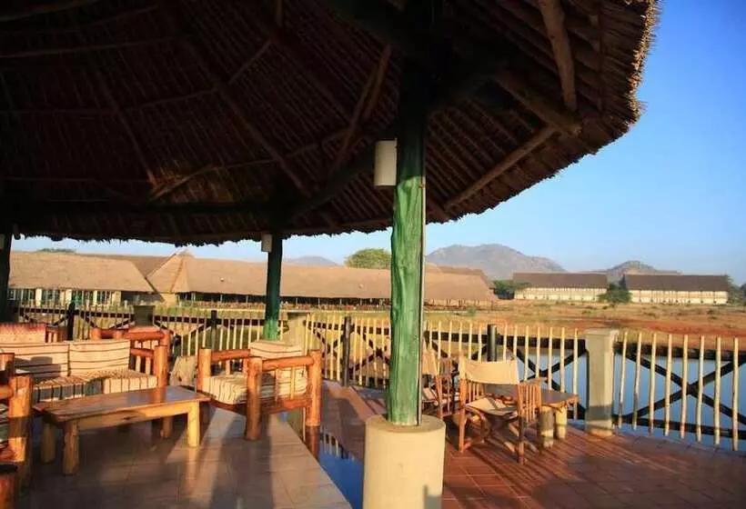 هتل Voi Wildlife Lodge