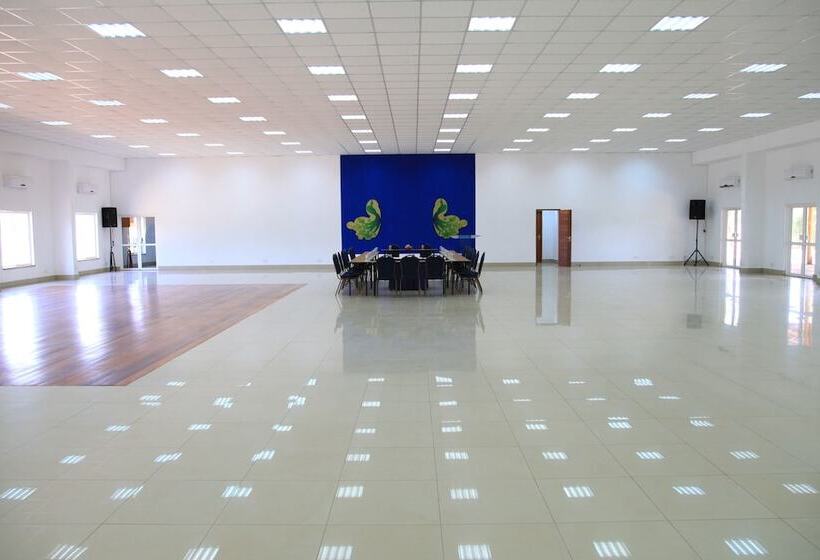 هتل Voi Wildlife Lodge