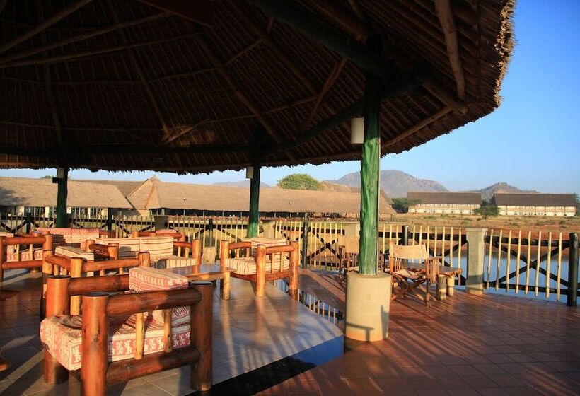 هتل Voi Wildlife Lodge