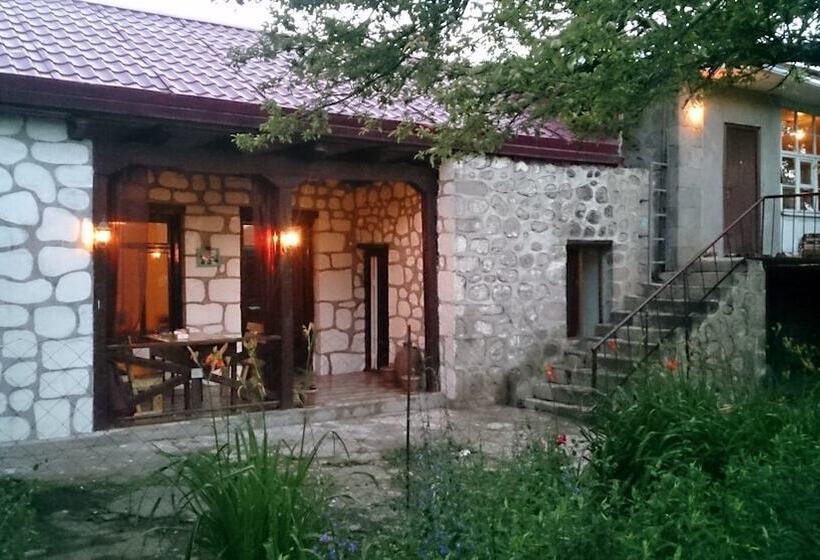 پانسیون Old Tatev