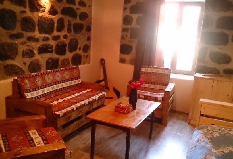 پانسیون Old Tatev