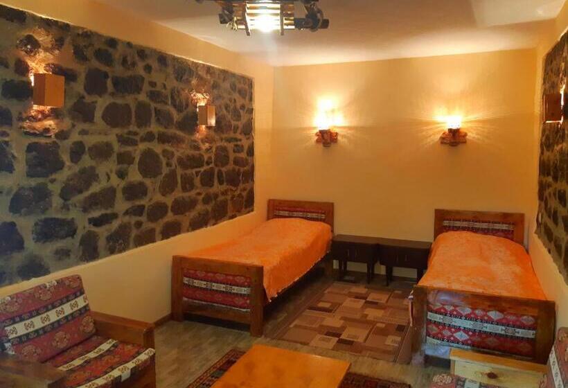 پانسیون Old Tatev