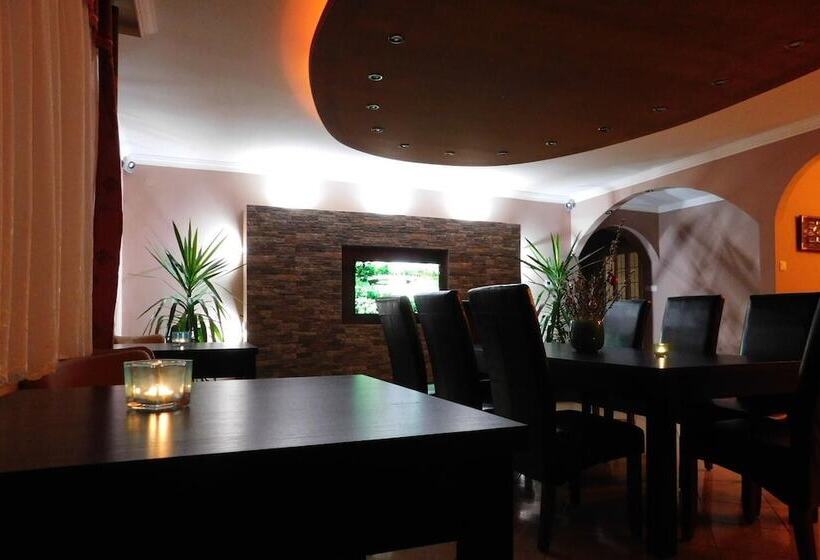 ペンション Sunrise Apartmanház