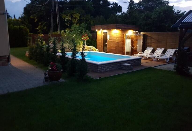 ペンション Sunrise Apartmanház