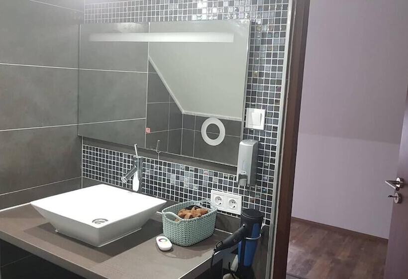 ペンション Sunrise Apartmanház