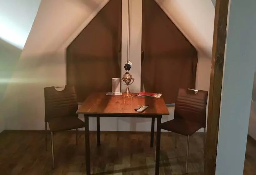 ペンション Sunrise Apartmanház