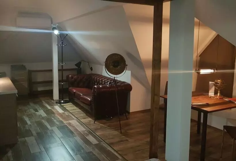 ペンション Sunrise Apartmanház