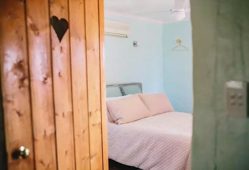 펜션 Auburn Garden Suites