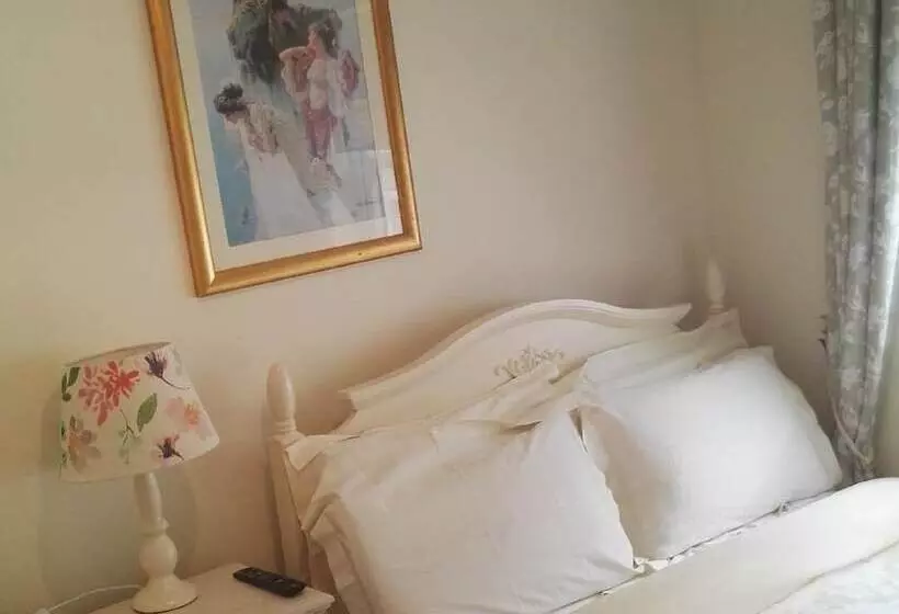 تختخواب و صبحانه The Vee Guest Accommodation