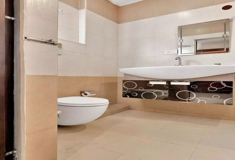 Capital O 12384 Hotel Rudra Grand