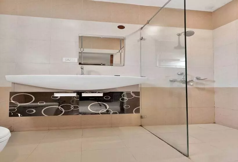 Capital O 12384 Hotel Rudra Grand