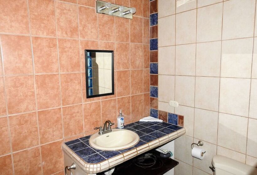 Casa Amigos By The Beach