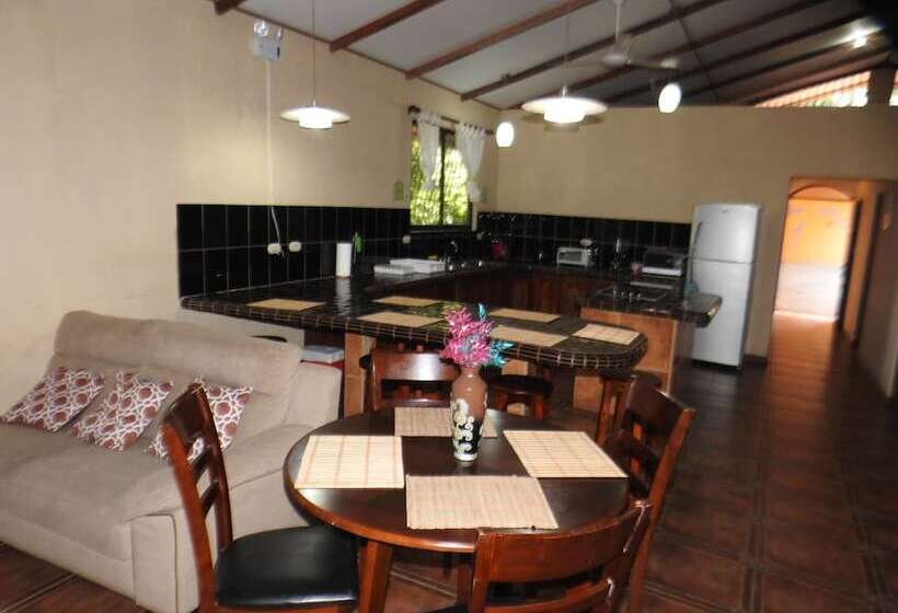 Casa Amigos By The Beach