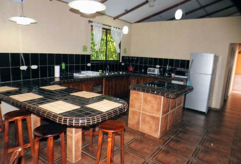 Casa Amigos By The Beach