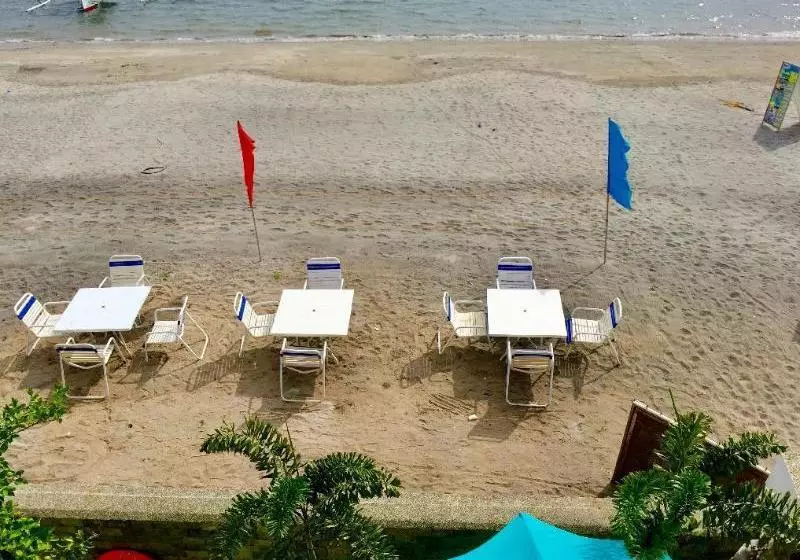 Hotelli Johan's Beach And Dive Resort
