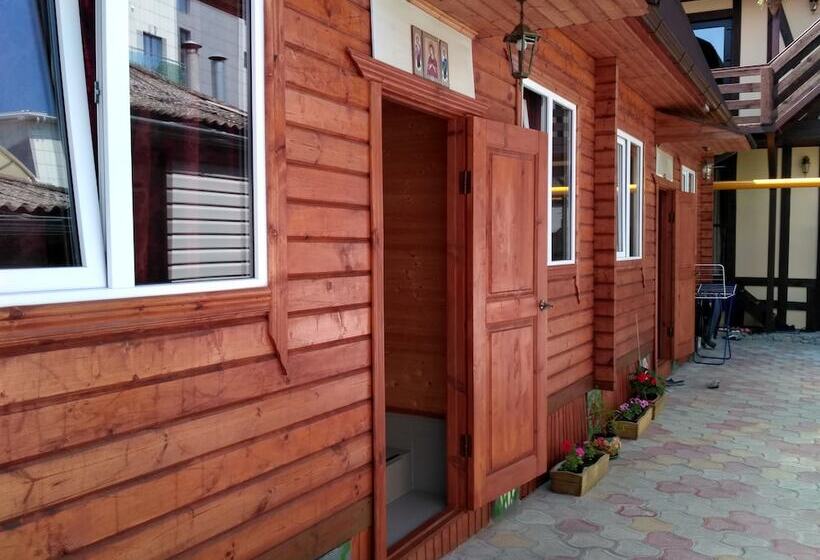 Olvia Guesthouse Hostel