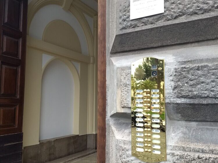 פנסיון Amoraroma