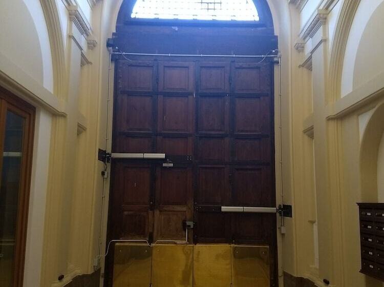 פנסיון Amoraroma