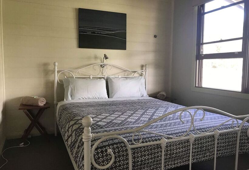 Pensió Port Campbell Guesthouse & Flash Packers